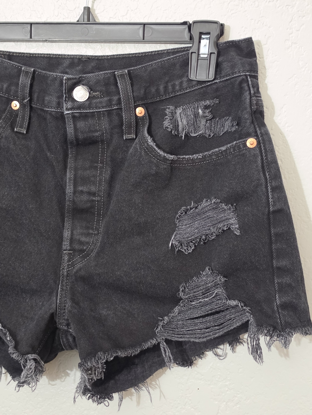 Levi's Black Distressed Denim Shorts High Rise 100% Cotton Womens 28 - Picture 2 of 9